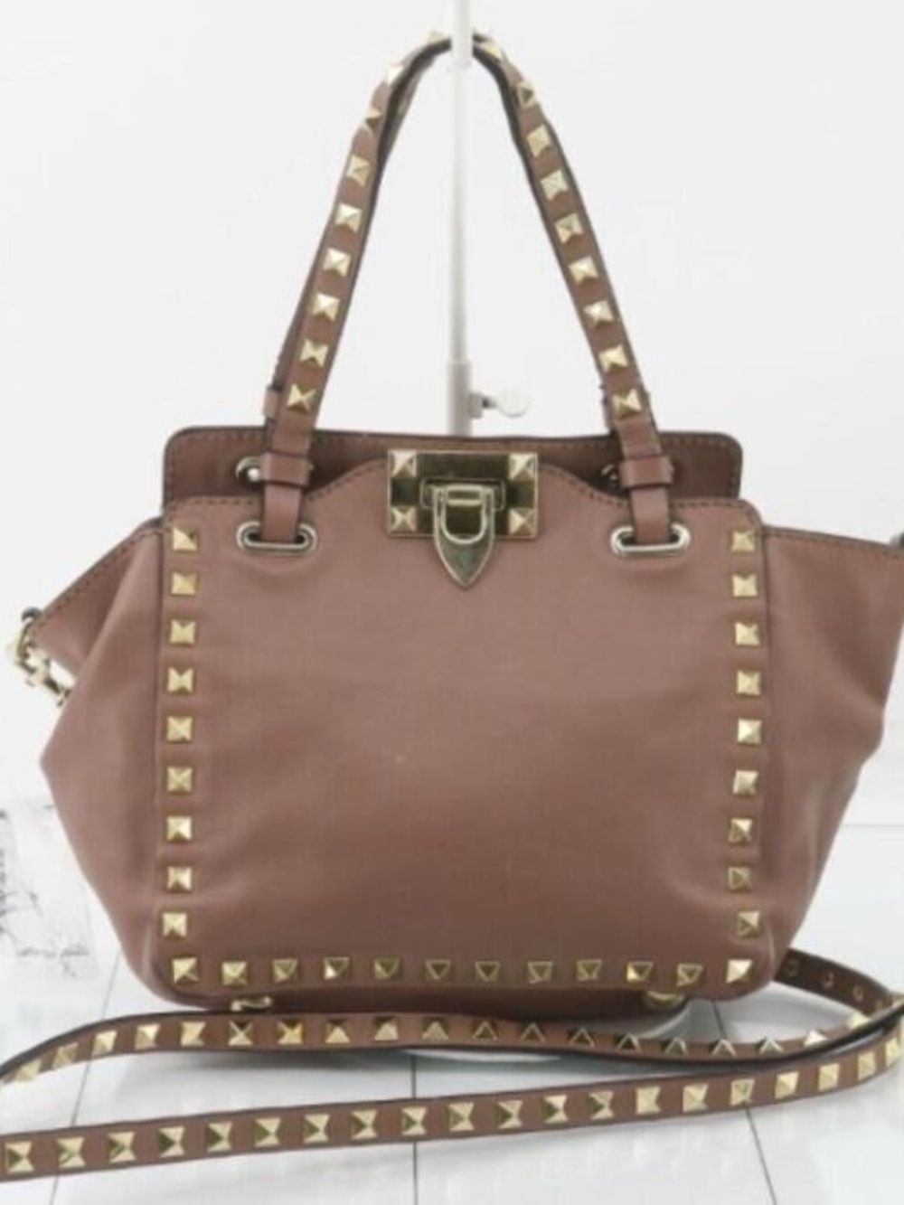 AUTHENTIC Valentino Garavani mini rockstud leather tote bag in antique rose